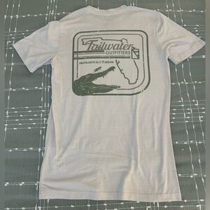 Tailwater Outfitters Gray T-Shirt size S